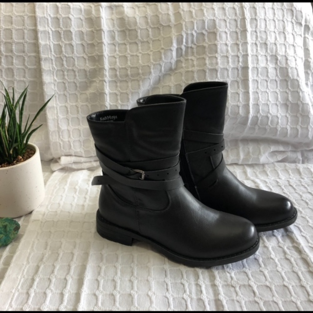 NWOT Women’s black short boots